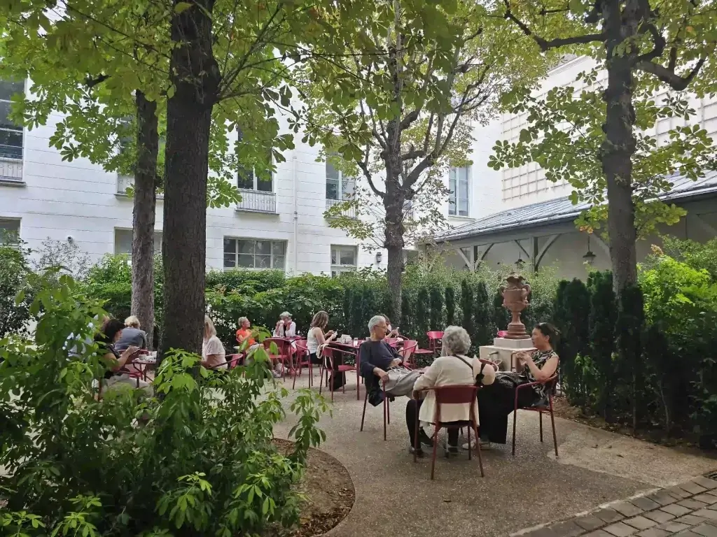 victor hugo house's garden