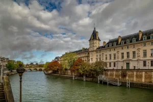 Best Neighborhoods to Stay in Paris and Why?