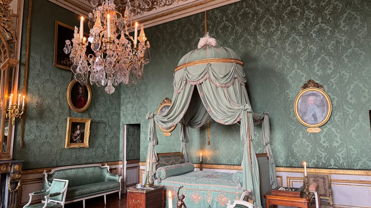 Restored green silk bedroom with a canopy bed in the Hôtel de la Marine's Intendant's apartments